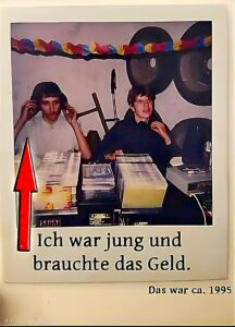DJ Ollerganove mit seinem besten Freund bei einer frühen DJ-Session, ca. 1995